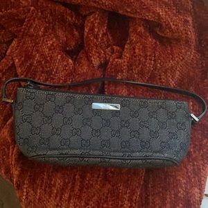 Gucci shoulder pouchette. Like new condition.